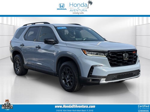 2025 Honda Pilot TrailSport / CERTIFIED/ LOW MILES