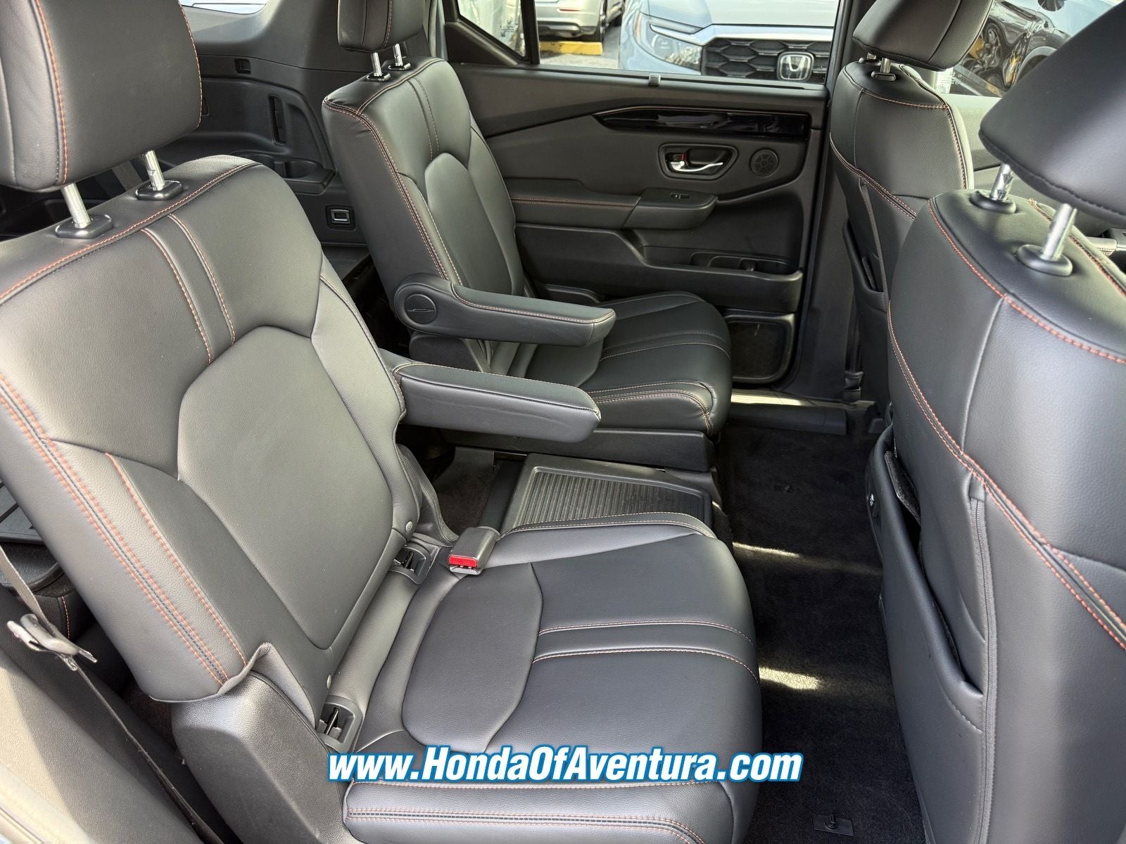 2025 Honda Pilot TrailSport / CERTIFIED/ LOW MILES