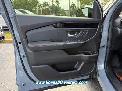 2025 Honda Pilot TrailSport / CERTIFIED/ LOW MILES