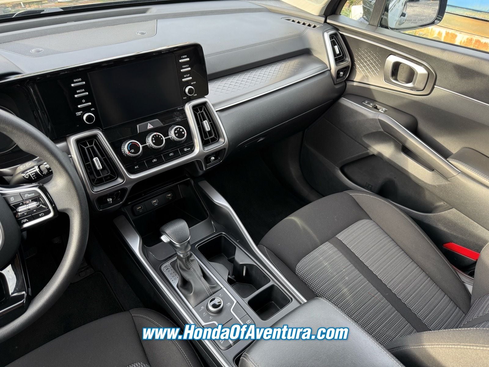 2022 Kia Sorento LX /AWD