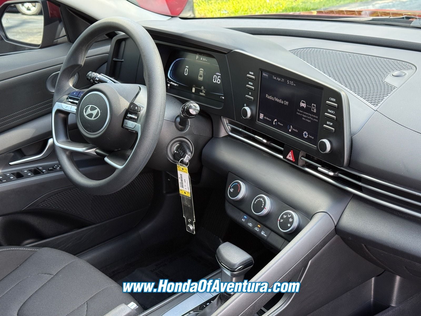 2024 Hyundai Elantra SE