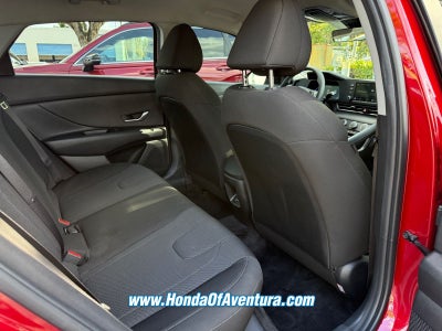 2024 Hyundai Elantra SE