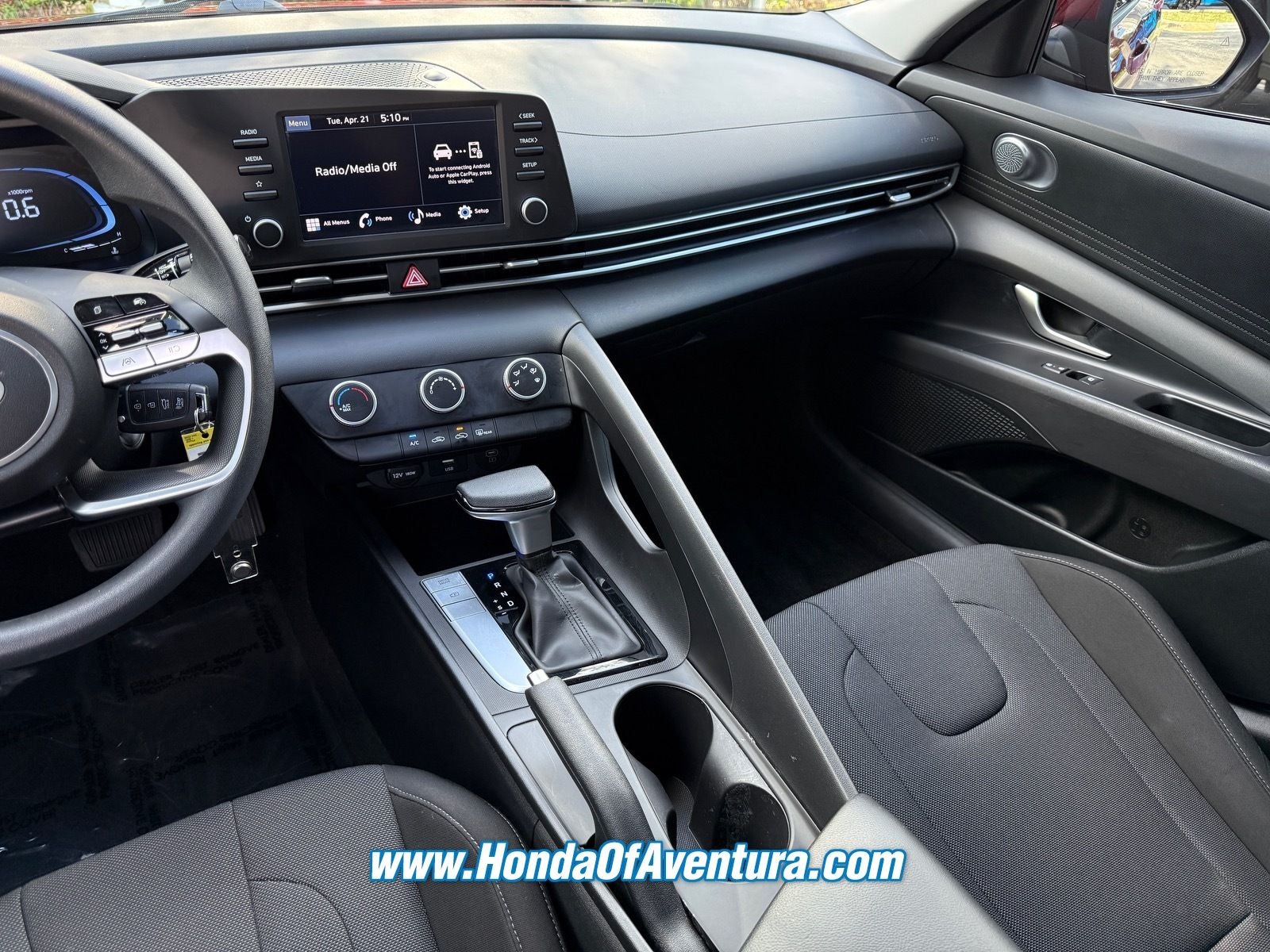 2024 Hyundai Elantra SE